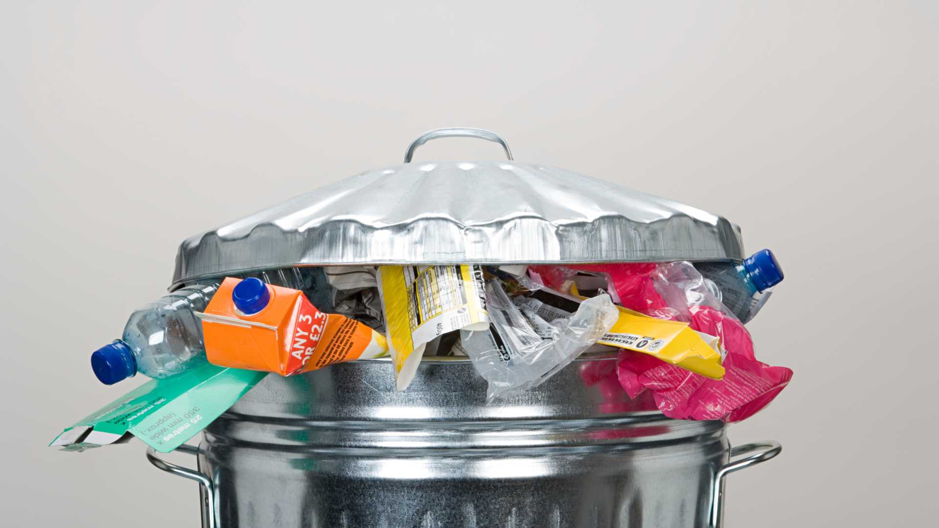 You are currently viewing Maximizing Space: Tips for Effective Rubbish Removal in Small Homes